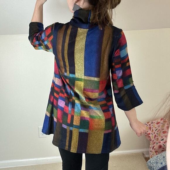 DAMEE Color Block Asymmetrical Mock Neck Graphic Tunic 3/4 Sleeve - Picture 3 of 8